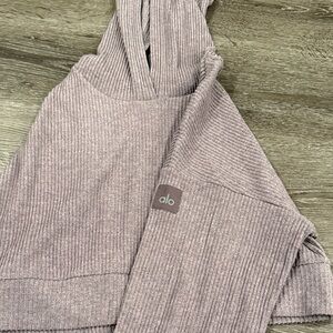 Alo MUSE Cropped Ribbed Knit Sweater in Raisin